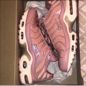 Brand new pink nike vapormax